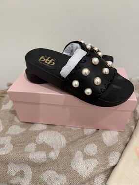 btb Los Angeles Cali Pearl-Stud Slide Sandal